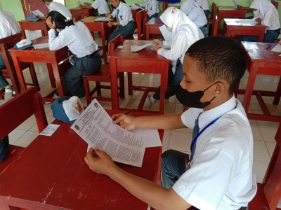 SMAN 1 MAKARTI JAYA MELAKSANAKAN PENILAIAN TENGAH SEMESTER (PTS) GANJIL SECARA TATAP MUKA