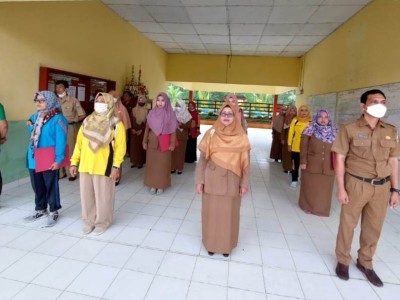 PEMBAGIAN RAPOR DAN JUARA HARI PAHLAWAN TAHUN AJARAN 2021/2022 SEMESTER GAZAL