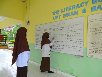 GERAKAN LITERASI BAHASA INGGRIS UPT SMAN 8 BANYUASIN 