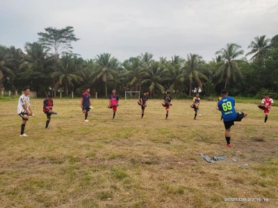LATIHAN RUTIN EKSKUL SEPAK BOLA UPT SMAN 8 BANYUASIN