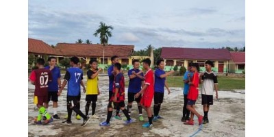 LAGA FUTSAL GURU VS SISWA