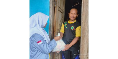 SMAN 1 MAKARTI JAYA BAGIKAN 50 PAKET SEMBAKO KEPADA SISWA DAN WARGA KURANG MAMPU