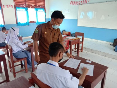 SMAN 1 MAKARTI JAYA MELAKSANAKAN PENILAIAN TENGAH SEMESTER (PTS) GANJIL SECARA TATAP MUKA
