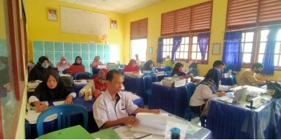 RAPAT DEWAN GURU DAN PEGAWAI