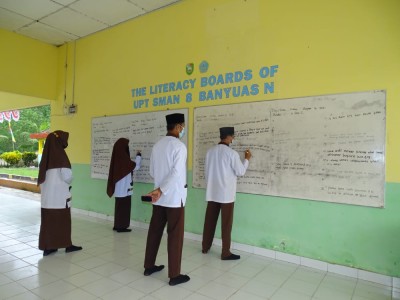 GERAKAN LITERASI BAHASA INGGRIS UPT SMAN 8 BANYUASIN 