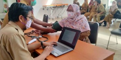 VAKSINASI TAHAP PERTAMA UPT SMAN 8 BANYUASIN