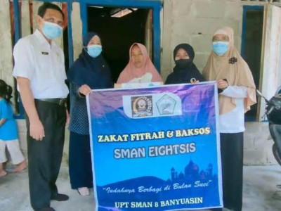 PENDISTRIBUSIAN ZAKAT FITRAH DAN BANSOS OLEH UPT SMAN 8 BANYUASIN
