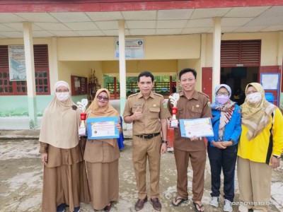 PEMBAGIAN RAPOR DAN JUARA HARI PAHLAWAN TAHUN AJARAN 2021/2022 SEMESTER GAZAL