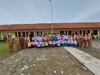 PEMBAGIAN RAPOR DAN JUARA HARI PAHLAWAN TAHUN AJARAN 2021/2022 SEMESTER GAZAL