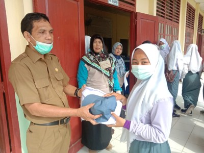 BANTUAN SERAGAM GRATIS