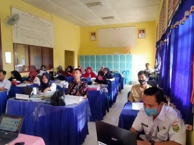 Rapat Dewan Guru dan Pegawai 