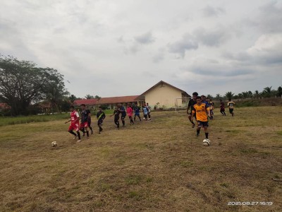 LATIHAN RUTIN EKSKUL SEPAK BOLA UPT SMAN 8 BANYUASIN