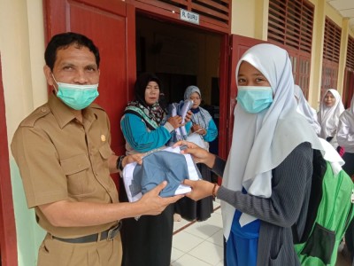 BANTUAN SERAGAM GRATIS