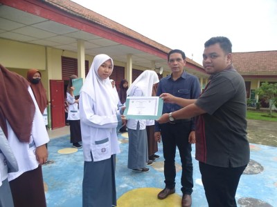 PEMBAGIAN RAPOT PTS GENAP TAHUN AJARAN 2021/2022