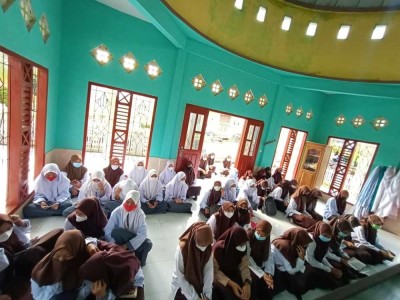 UPT SMAN 8 BANYUASIN RUTIN GELAR YASINAN DAN KEGIATAN KEROHANIAN SETIAP JUMAT