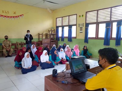 UPT SMAN 8 Banyuasin sedang di Smpn 4 Makarti Jaya