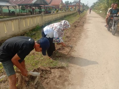 KERJA BAKTI BERSAMA MASYARAKAT SEKITAR SMAN 1 MAKARTI JAYA