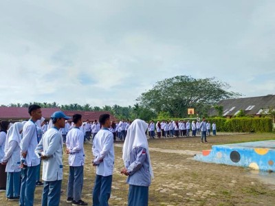 PEMBAGIAN RAPOR SEMESTER GENAP T.A. 2021/2022 PESERTA DIDIK SMAN 1 MAKARTI JAYA