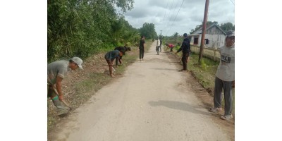 KERJA BAKTI BERSAMA MASYARAKAT SEKITAR SMAN 1 MAKARTI JAYA