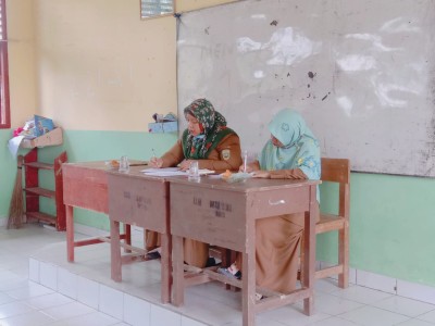 Juri Lomba Puisi Pahlawan