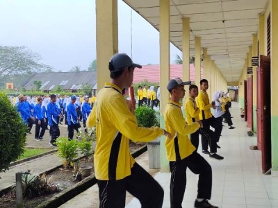 KEGIATAN SENAM SMAN 1 MAKARTI JAYA