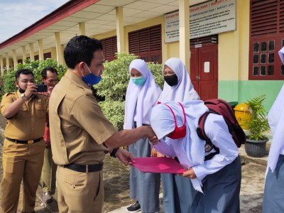 Pembagian Rapor MID Semester