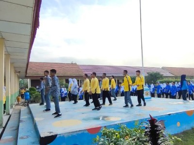KEGIATAN SENAM SMAN 1 MAKARTI JAYA
